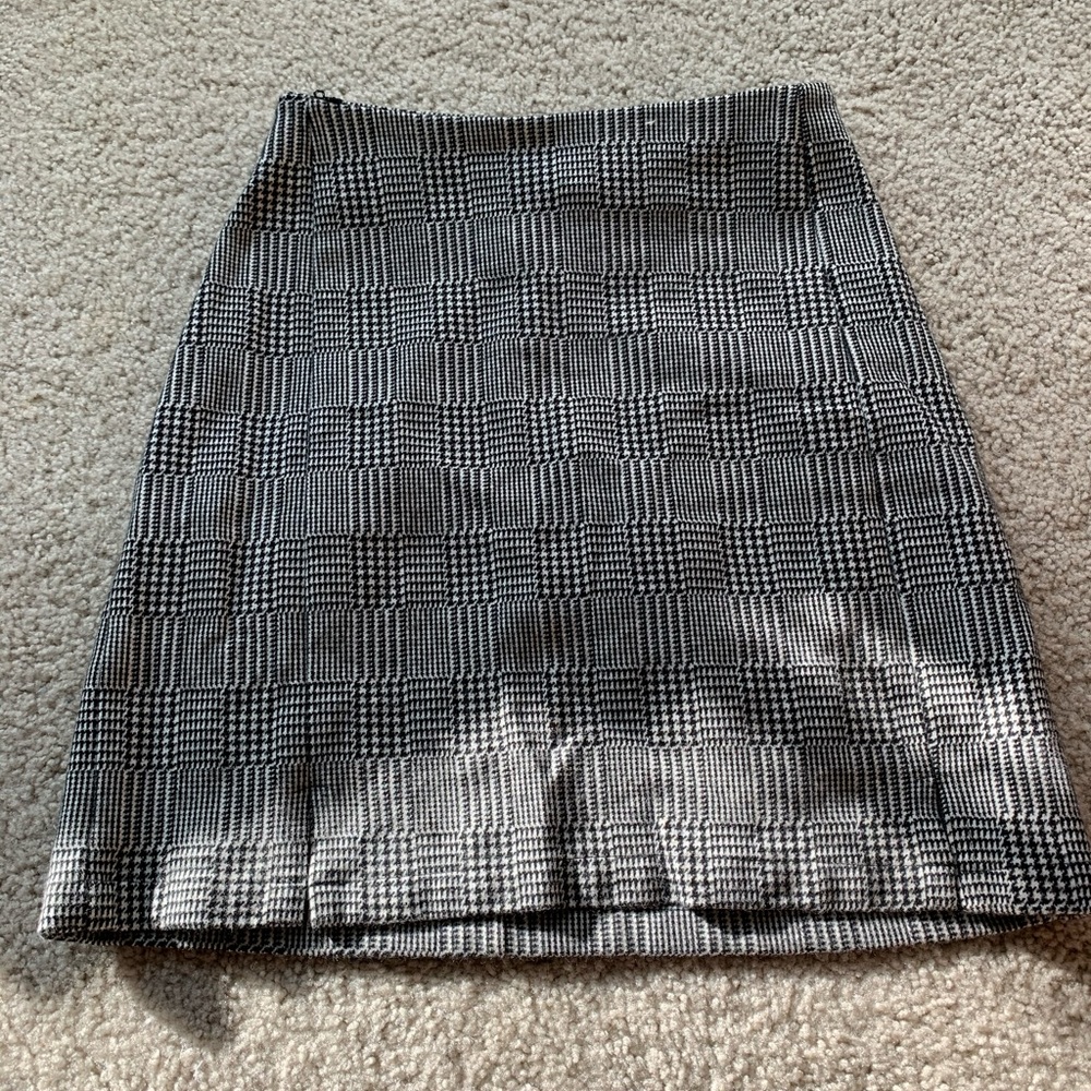 Stretchy patterned skirt. Brandy Melville!!